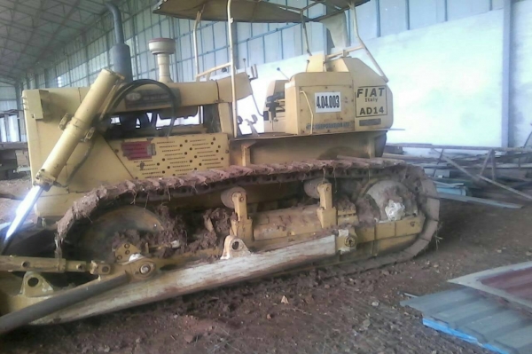 ขายรถแทรคเตอร์ 2 คันๆที่ 1.FIAT AD14 เท่ากับ D6 คันที่ 2 MITSUBISHI BD2F เท่ากับ D20 ราคารวม 2 คัน 350000