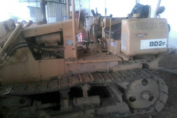 ขายรถแทรคเตอร์ 2 คันๆที่ 1.FIAT AD14 เท่ากับ D6 คันที่ 2 MITSUBISHI BD2F เท่ากับ D20 ราคารวม 2 คัน 350000