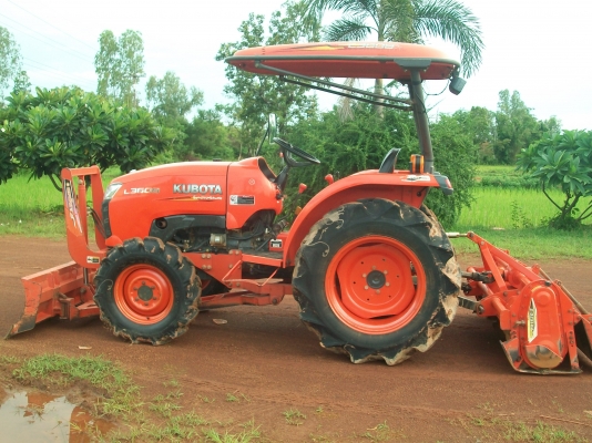ขายลดราคาไปเลยครับรถไถคูโบต้า L 3608 ปี54รถใช่งานอยู่เล่มทะเบียนพร้อมโอนครับ