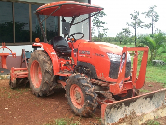 ขายลดราคาไปเลยครับรถไถคูโบต้า L 3608 ปี54รถใช่งานอยู่เล่มทะเบียนพร้อมโอนครับ