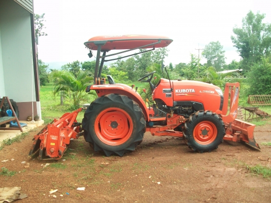 ขายลดราคาไปเลยครับรถไถคูโบต้า L 3608 ปี54รถใช่งานอยู่เล่มทะเบียนพร้อมโอนครับ