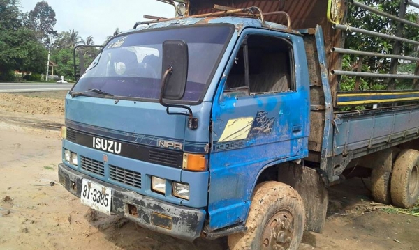 ขาย6ล้อ ISUZU NPR เครื่องดีแคชซีสวย ยางดี ภายในสวย สภาพพร้อมใช้งาน เอกสารพร้อมโอน สนใจโทร 090-8588220คุณนะ 093-3258446คุณบิว ID:narong498 หรือเข้าดูสินค้าอื่นๆได้ที่ www.truck.in.th/498 หรือเพจFacebook ณรงค์ ซื้อขายรถมือสอง (เว็บไซต์ส่วนตัว) หรือFacebook