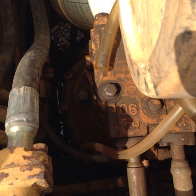 ขายรถแบคโฮ KOMATSU PC200-3 คอลโทรลสั้น ราคา 420000