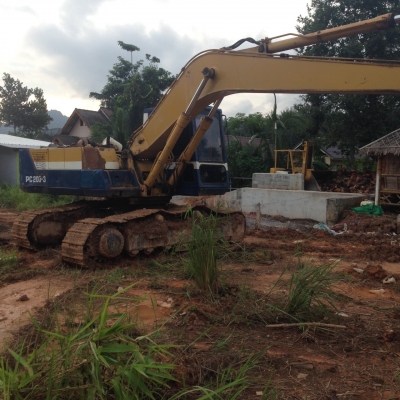 ขายรถแบคโฮ KOMATSU PC200-3 คอลโทรลสั้น ราคา 420000