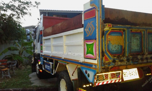 รถดั้ม  6ล้อ