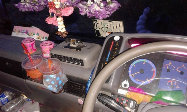 รถดั้ม  6ล้อ