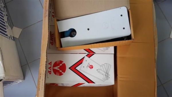 ขายโช๊คฝังพื้น VVP ของใหม่ 8 ตัวละ 800 บาท