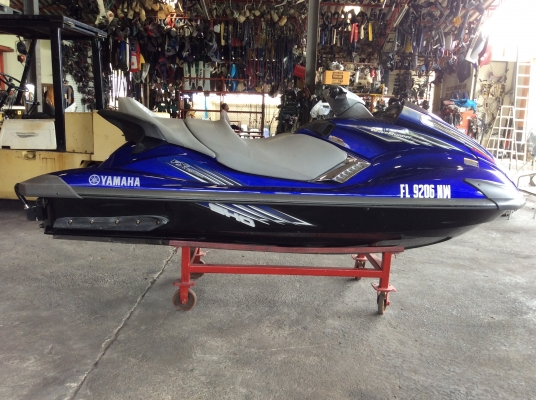 เจ็ตสกี YAMAHA WaveRunner FX SHO High Output 4 STROKE SUPERCHARGED ( 150 ชั่วโมง ) ปี08 สภาพเดิมๆจากรัฐฟลอริดา ประเทศสหรัฐอเมริกา นำเข้าจากรัฐฟลอริดา ประเทศสหรัฐอเมริกา เจ็ตสกี YAMAHA WaveRunner FX SHO High Output 4 STROKE SUPERCHARGED ( 150 ชั่วโมง ) ปี08 สภาพเดิมๆจากรัฐฟลอริดา ประเทศสหรัฐอเมริกา นำเข้าจากรัฐฟลอริดา ประเทศสหรัฐอเมริกา