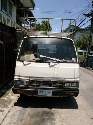 ขาย รถตู้ Nissan urvan e23 ขาย รถตู้ Nissan urvan e23