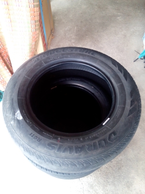 ขายยาง Bridgestone Duravis 611ขนาด 215/65/16 ปี 5112