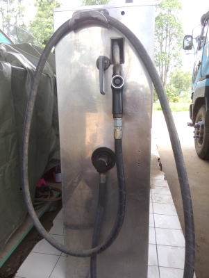 ขายหัวจ่ายน้ำมันชนิด2หัวจ่าย   2มอเตอร์ในตู้เดียวกัน ยี่ห้อ wayne Modle No2pm-6 USA. พร้อมถังขนาดความจุ9000ลิตร สนใจติดต่อ 0882783596