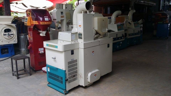 เครื่องสีข้าวกล้องเก่าญี่ปุ่น  SATAKE  รุ่น GPS 350BX (1)  สภาพสวยเครื่องพร้อมใช้งาน  ไม่เคยใช้งานในไทย