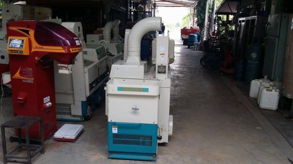 เครื่องสีข้าวกล้องเก่าญี่ปุ่น  SATAKE  รุ่น GPS 350BX (1)  สภาพสวยเครื่องพร้อมใช้งาน  ไม่เคยใช้งานในไทย