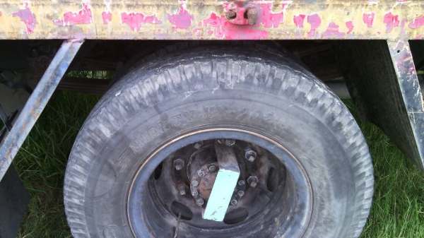 ขายรถ6ล้อเดก้าFTRเครือง195แรงม้ารถตู้10บานยาว7.20เมตร