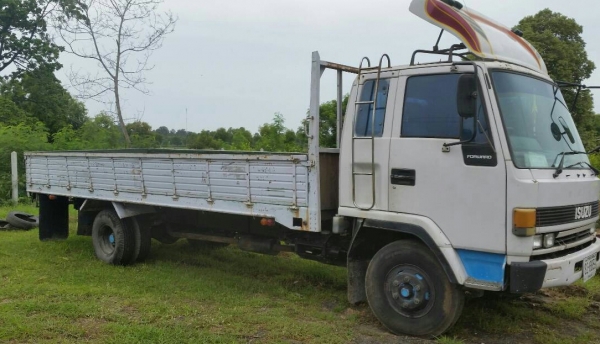 หกล้อ อีซูซุ ร็อค195แรง สภาพดีสวยพร้อมใช้ช่วงยาว6.50ม ทะเบียนพร้อมโอน ราคา 539,000บ ต่อรอง