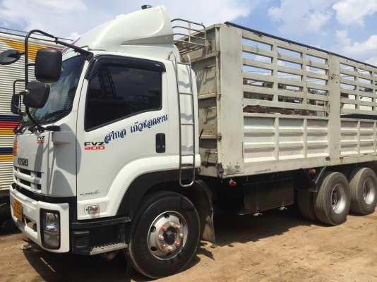 ขายดาวน์..10ล้อ2เพลาไม่ดั้ม...300แรง FVZ34P8T-001684 ปี2556. รถสวยมาก. ยางสวย