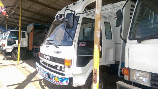 6ล้อร๊อกกี้ 175 ยาว 6.50 ยาง 8.25 กระบะต่อใหม่ ภายในครบๆ พร้อมใช้งานแล้วครับ