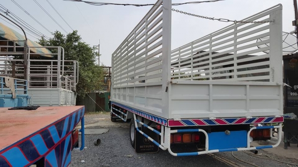 6ล้อร๊อกกี้ 175 ยาว 6.50 ยาง 8.25 กระบะต่อใหม่ ภายในครบๆ พร้อมใช้งานแล้วครับ