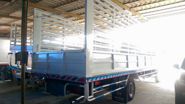 6ล้อร๊อกกี้ 175 ยาว 6.50 ยาง 8.25 กระบะต่อใหม่ ภายในครบๆ พร้อมใช้งานแล้วครับ