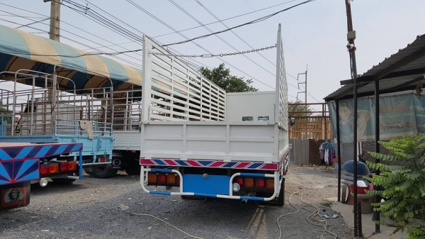 6ล้อร๊อกกี้ 175 ยาว 6.50 ยาง 8.25 กระบะต่อใหม่ ภายในครบๆ พร้อมใช้งานแล้วครับ ต่อรองได้