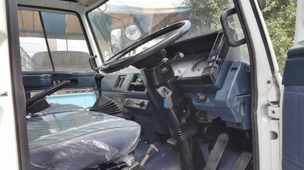 6ล้อร๊อกกี้ 175 ยาว 6.50 ยาง 8.25 กระบะต่อใหม่ ภายในครบๆ พร้อมใช้งานแล้วครับ ต่อรองได้