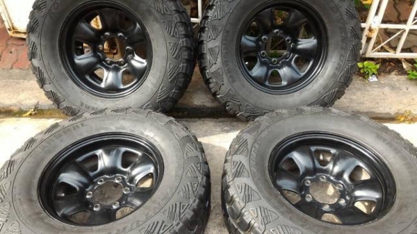 ขายล้อเหล็กวีโก้ เลื่อนอ็อฟเซ็ท พร้อมยาง MUD ขายล้อเหล็กวีโก้ เลื่อนอ็อฟเซ็ท พร้อมยาง MUD