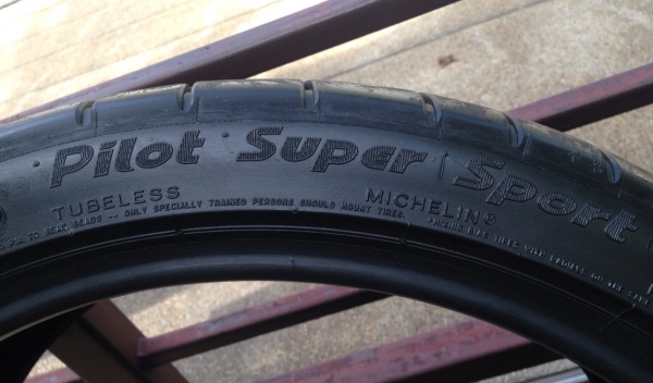 ยาง Michelin super sport หน้า 225 35 19 หลัง 255 30 19 กลางปี12 ดอกเยอะ ใช้ยาวๆ