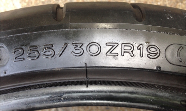 ยาง Michelin super sport หน้า 225 35 19 หลัง 255 30 19 กลางปี12 ดอกเยอะ ใช้ยาวๆ