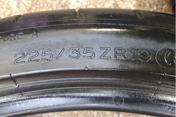 ยาง Michelin super sport หน้า 225 35 19 หลัง 255 30 19 กลางปี12 ดอกเยอะ ใช้ยาวๆ