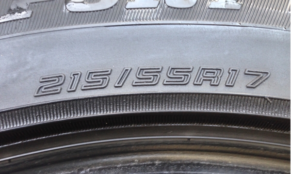 ยาง Dunlop 215 55 17 ปี12 พร้อมใช้งาน ราคาไม่แพง