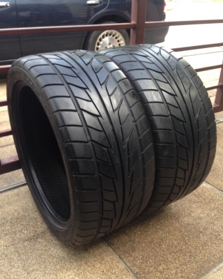 ยาง Nitto nt555 265 35 18 กลางปี12 ดอกเยอะ ใช้ยาว
