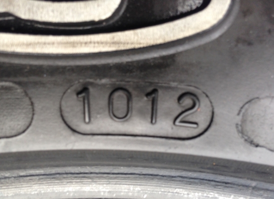 ยาง Maxxis 235 70 15 ปี12 จำนวน 1คู่ ดอกเยอะ ดอกคม