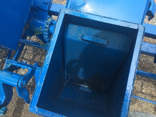 ขายเครื่องหยอดข้าวโพด3กระทู้พร้อมถังใส่ปุ๋ย(มัดจำแล้วค่ะจากเฮียปู่)