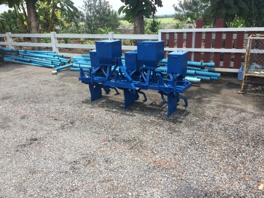 ขายเครื่องหยอดข้าวโพด3กระทู้พร้อมถังใส่ปุ๋ย(มัดจำแล้วค่ะจากเฮียปู่)