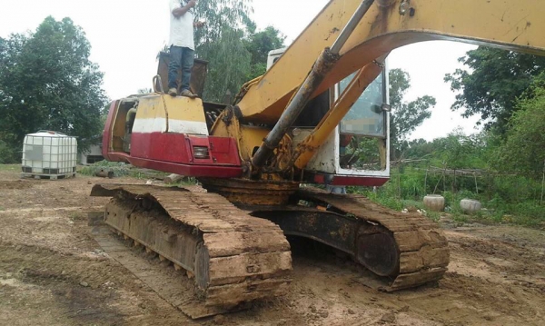 **640,000 บ.ต่อรอง/// แบคโฮ KOMATSU PC200-5 ตูดแดง **ขาย KOMATSU PC200-5 แบคโฮยอดนิยม HYD.EXCAVATOR KOMATSU PC200-5 ตูดแดง คอนโทรลสั้น เครื่องเดิม ปั้มเดิม ไฟฟ้าครบ เครื่องแต่ง เทอโบอินเตอร์ แน่น แรง ปั้มดี แรงดี ทำงานดี เร็วดีครับ บูมอาร์มดี สวย บุ้งกี๋ด