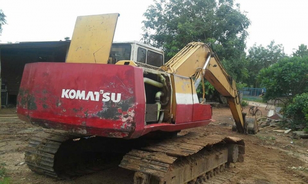 **640,000 บ.ต่อรอง/// แบคโฮ KOMATSU PC200-5 ตูดแดง **ขาย KOMATSU PC200-5 แบคโฮยอดนิยม HYD.EXCAVATOR KOMATSU PC200-5 ตูดแดง คอนโทรลสั้น เครื่องเดิม ปั้มเดิม ไฟฟ้าครบ เครื่องแต่ง เทอโบอินเตอร์ แน่น แรง ปั้มดี แรงดี ทำงานดี เร็วดีครับ บูมอาร์มดี สวย บุ้งกี๋ด