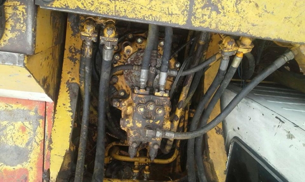 **640,000 บ.ต่อรอง/// แบคโฮ KOMATSU PC200-5 ตูดแดง **ขาย KOMATSU PC200-5 แบคโฮยอดนิยม HYD.EXCAVATOR KOMATSU PC200-5 ตูดแดง คอนโทรลสั้น เครื่องเดิม ปั้มเดิม ไฟฟ้าครบ เครื่องแต่ง เทอโบอินเตอร์ แน่น แรง ปั้มดี แรงดี ทำงานดี เร็วดีครับ บูมอาร์มดี สวย บุ้งกี๋ด