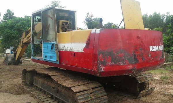 **640,000 บ.ต่อรอง/// แบคโฮ KOMATSU PC200-5 ตูดแดง **ขาย KOMATSU PC200-5 แบคโฮยอดนิยม HYD.EXCAVATOR KOMATSU PC200-5 ตูดแดง คอนโทรลสั้น เครื่องเดิม ปั้มเดิม ไฟฟ้าครบ เครื่องแต่ง เทอโบอินเตอร์ แน่น แรง ปั้มดี แรงดี ทำงานดี เร็วดีครับ บูมอาร์มดี สวย บุ้งกี๋ด