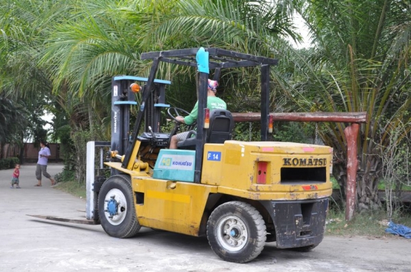 ขายรถFORKLIFT KOMATSU 4ตัน สวยเดิมจากญี่ปุ่น 360,000เท่านั้น!! ขายรถFORKLIFT KOMATSU 4ตัน สวยเดิมจากญี่ปุ่น 360,000เท่านั้น!!