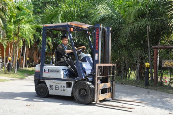 ลดกระหน่ำ!!ขายFORKLIFT KOMATSU FD15-15(1.5ตัน)ดีเซล สวยเดิมจากญี่ปุ่น ยังไม่เคยใช้ในไทย 165,000เท่านั้น!!