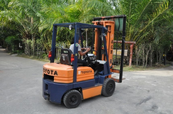 ขายFORKLIFT TOYOTA 5FG18(1.8ตัน) เสา5เมตร ทรูฟรี้ สวยเดิมจากญี่ปุ่น ยังไม่เคยใช้ในไทย 180,000เท่านั้น!!