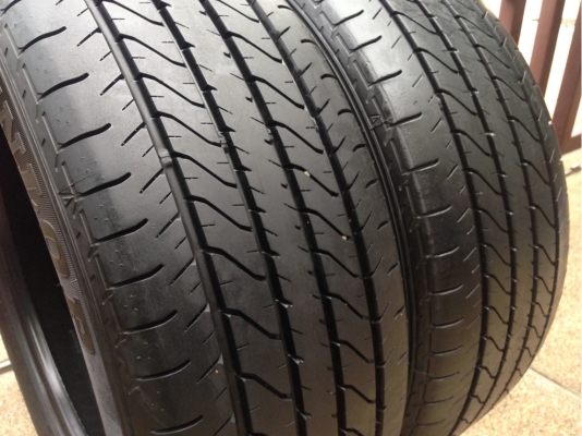 ยาง Dunlop 215 55 17 สิ้นปี12 ดอกเต็ม