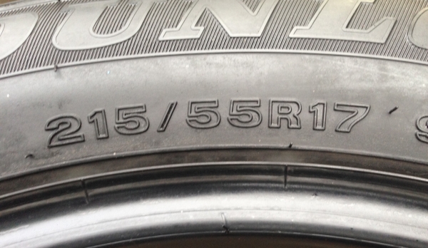 ยาง Dunlop 215 55 17 สิ้นปี12 ดอกเต็ม