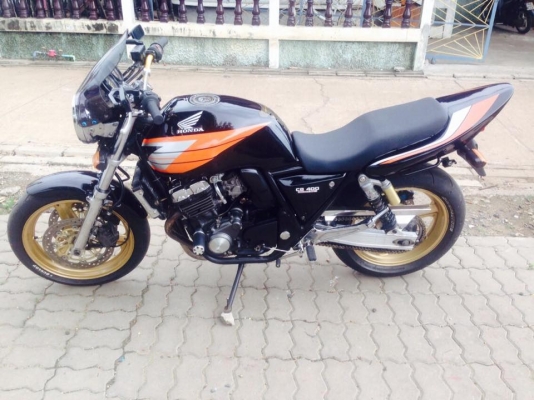 CB400 Y93เครื่องโคตรดี สีสวยมาก CB400 Y93เครื่องโคตรดี สีสวยมาก