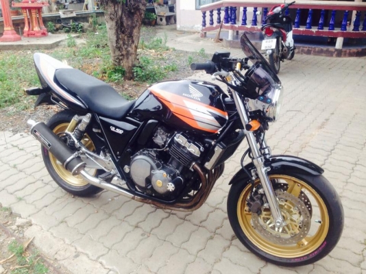 CB400 Y93เครื่องโคตรดี สีสวยมาก CB400 Y93เครื่องโคตรดี สีสวยมาก