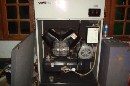 ปั๊มลมลูกสูบแบบตู้เก็บเสียง 5 แรงมีAIR DRYER