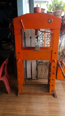 แท่นอัดไฮโดลิค 30ตัน ตามสภาพใช้งานได้ปกติ