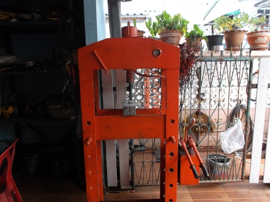 แท่นอัดไฮโดลิค 30ตัน ตามสภาพใช้งานได้ปกติ แท่นอัดไฮโดลิค 30ตัน ตามสภาพใช้งานได้ปกติ