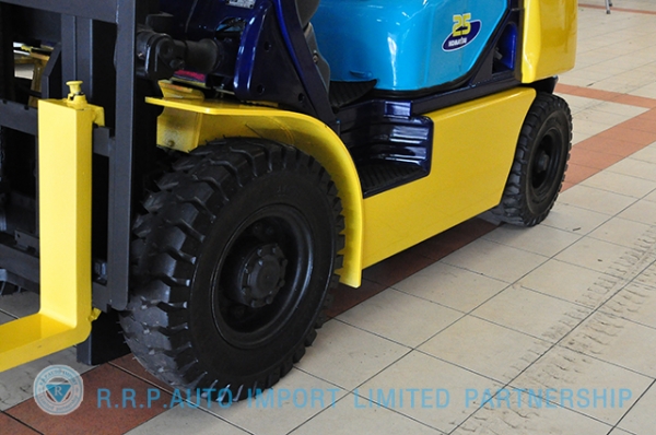 ขายรถโฟล์คลิฟท์มือสอง KOMATSU รุ่น FD25T  ราคา 315,000 บาท นำเข้าจากประเทศญี่ปุ่น 100\% ไม่เคยใช้งานในประเทศไทย