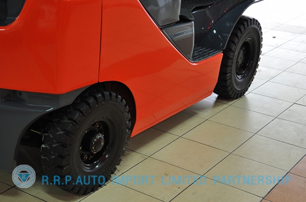 ขายรถโฟล์คลิฟท์มือสอง TOYOTA รุ่น 8FGL15 ราคา 265,000 บาท นำเข้าจากประเทศญี่ปุ่น 100\% ไม่เคยใช้งานในไทย